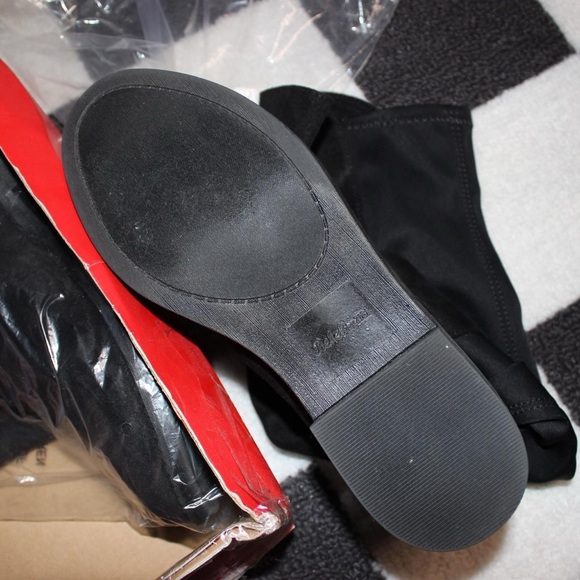 Elegant Black Knee-High Women's Boots - Picture 6 of 7